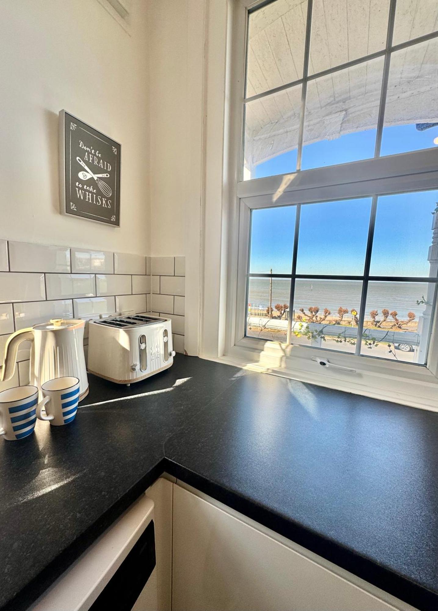 A View Of The Bay- Panoramic Sea Views- Sleeps 4 Westgate-on-Sea Exterior foto